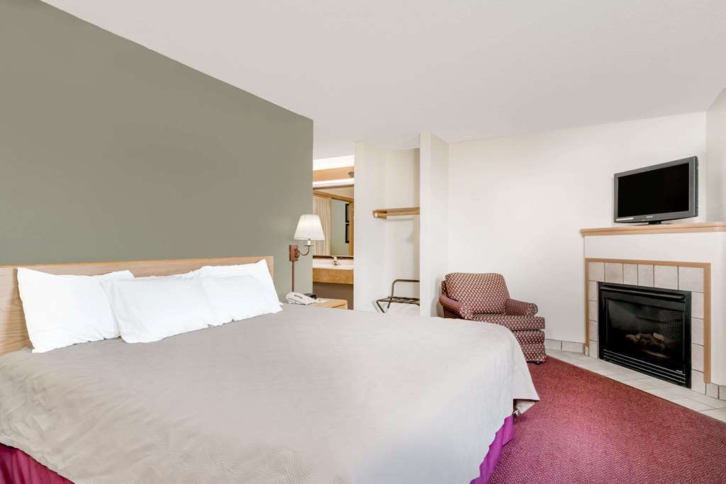 Moose Lake Lodge & Suites Zimmer foto