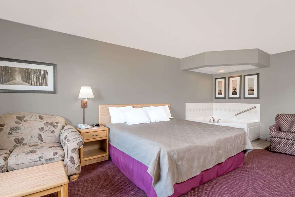 Moose Lake Lodge & Suites Zimmer foto